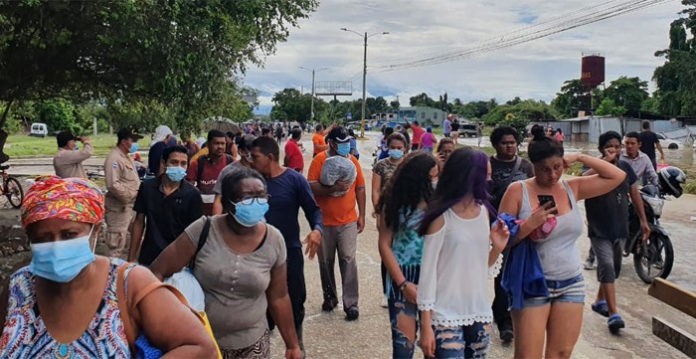 En varios departamentos del país, siguen las evacuaciones de familias que viven en zonas de ríos, quebradas y lugares de deslizamiento En varios departamentos del país, siguen las evacuaciones de familias que viven en zonas de ríos, quebradas y lugares de deslizamiento