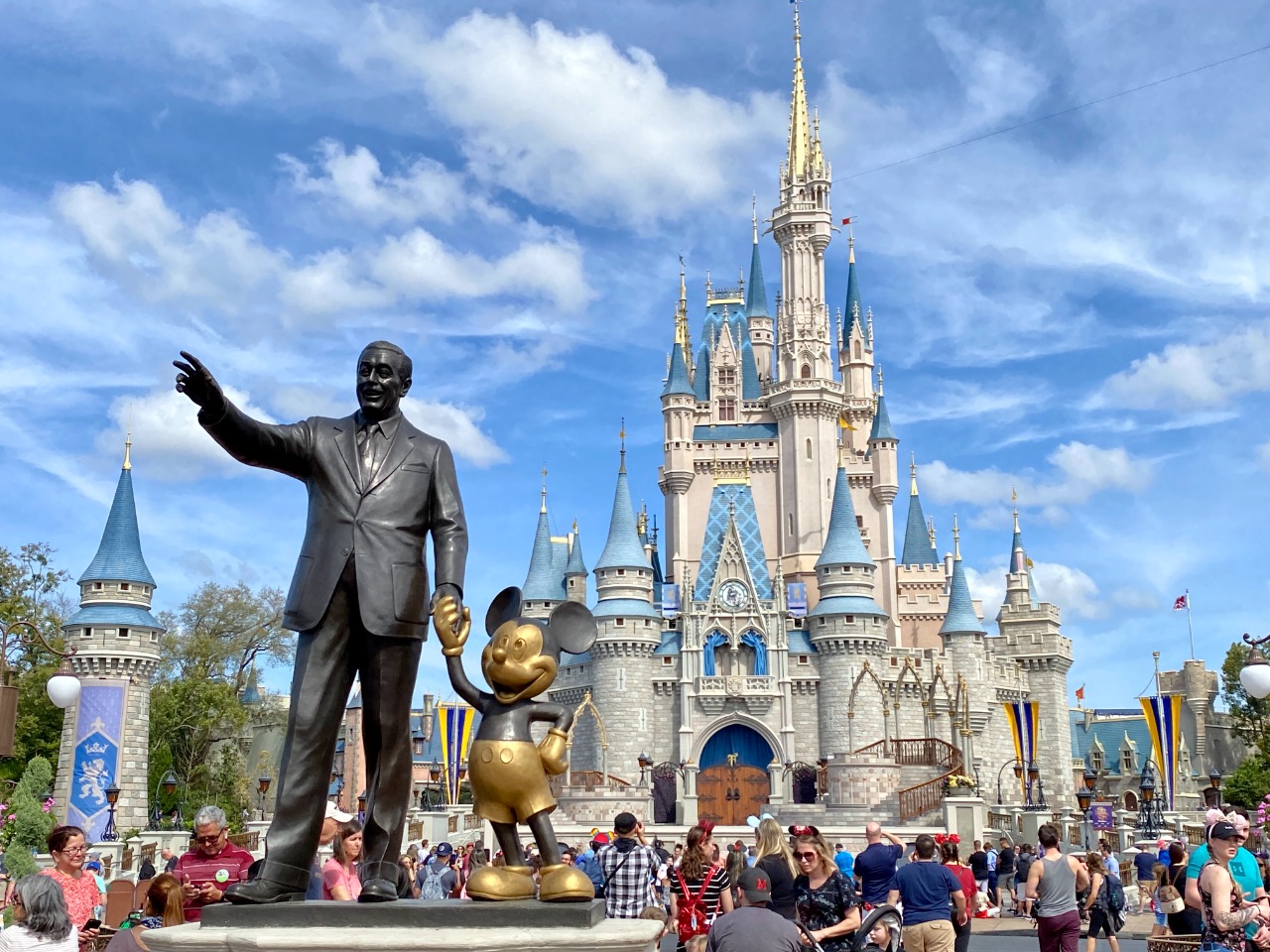Disney despedirá a 32,000 empleados por el impacto de la covid-19