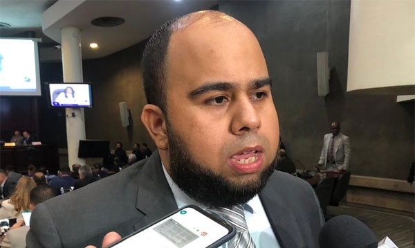 Diputado de Olancho cuestiona a Invest-H y se pregunta donde estan los hospitales para su comunidad Diputado de Olancho cuestiona a Invest-H y se pregunta donde estan los hospitales para su comunidad