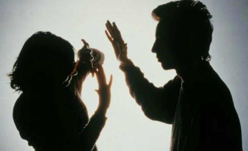 Envían a la cárcel a joven que golpeaba a su madre de 73 años de edad Envían a la cárcel a joven que golpeaba a su madre de 73 años de edad