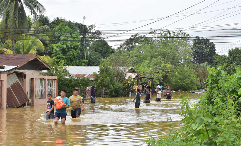 Presidente Hernández: «Pobladores del Valle de Sula deben evacuar sus casas ante crecida de ríos» Presidente Hernández: «Pobladores del Valle de Sula deben evacuar sus casas ante crecida de ríos»