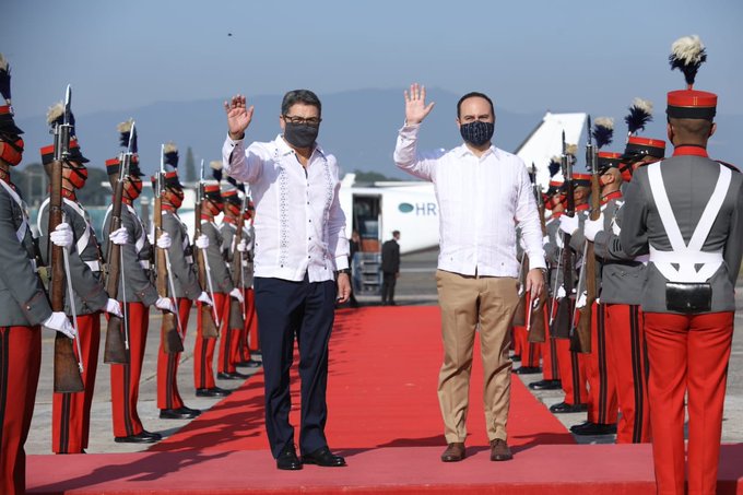 Presidente Hernández arribó a Guatemala en visita oficial al mandatario Alejandro Giammattei