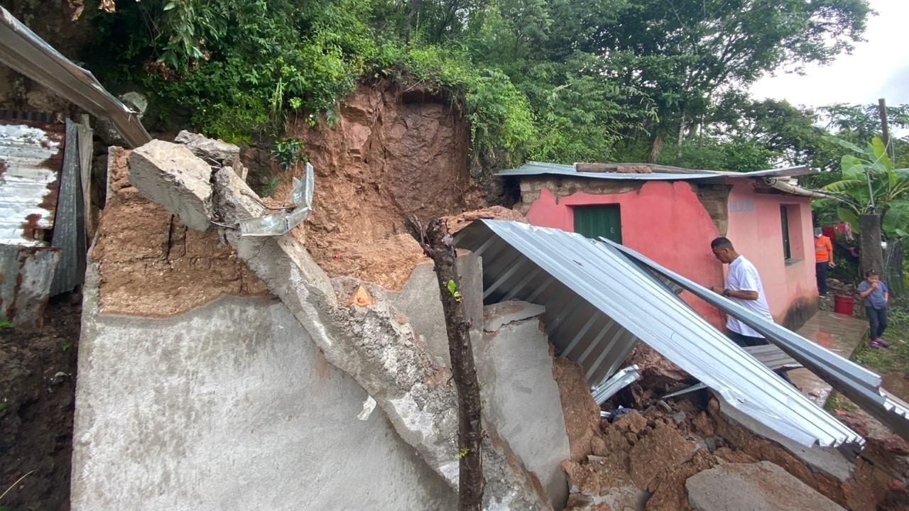 Director del Codem: Emergencia continúa en el Distrito Central por riesgo de derrumbes Director del Codem: Emergencia continúa en el Distrito Central por riesgo de derrumbes