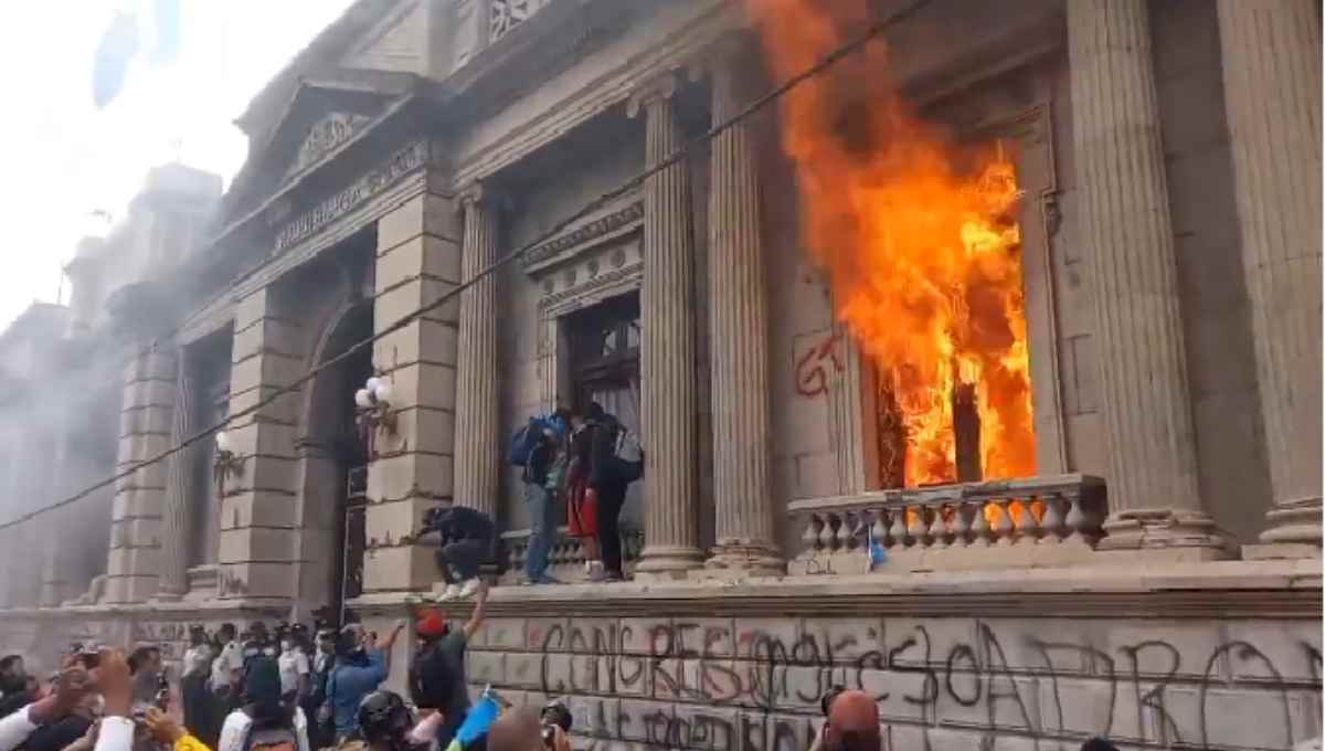 Congreso de Guatemala suspende decreto presupuestario de 2021 que motivó a protestas del fin de semana Congreso de Guatemala suspende decreto presupuestario de 2021 que motivó a protestas del fin de semana