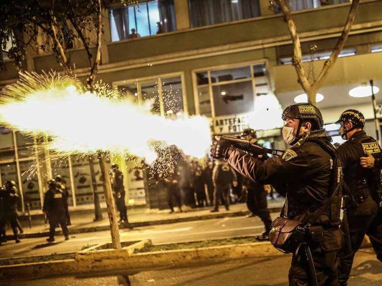Nuevo presidente de Perú reformó la Policía tras la represión en la que murieron dos manifestantes Nuevo presidente de Perú reformó la Policía tras la represión en la que murieron dos manifestantes