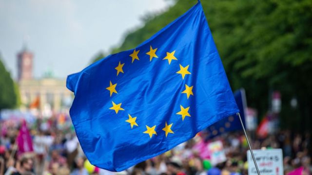 La Unión Europea aprueba la vacuna de Pfizer