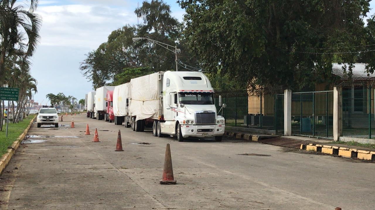 Trasladan 29 unidades y dos generadores del Hospital Móvil hacía Juticalpa Trasladan 29 unidades y dos generadores del Hospital Móvil hacía Juticalpa