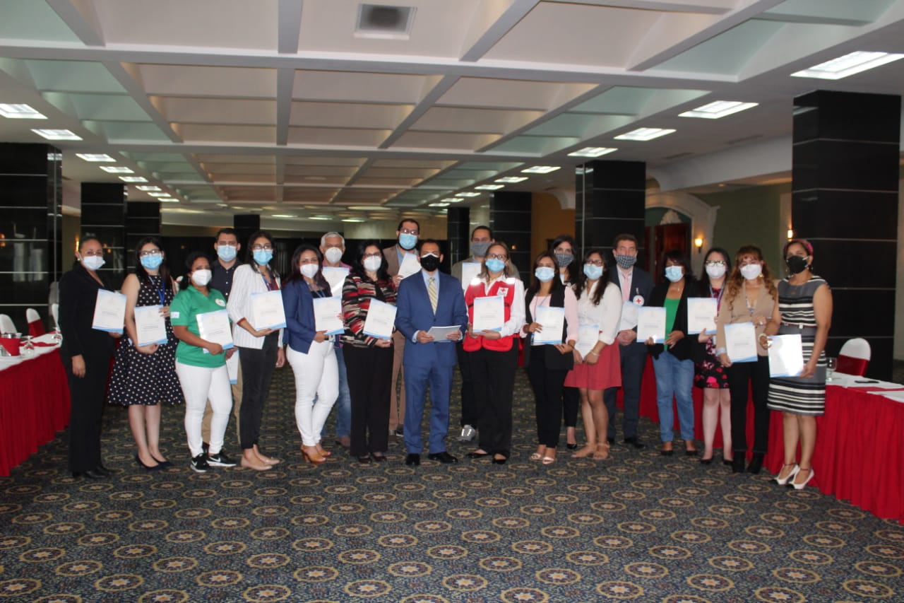 CICR entrega guía de atención en salud para la población migrante” a la Secretaría de Salud