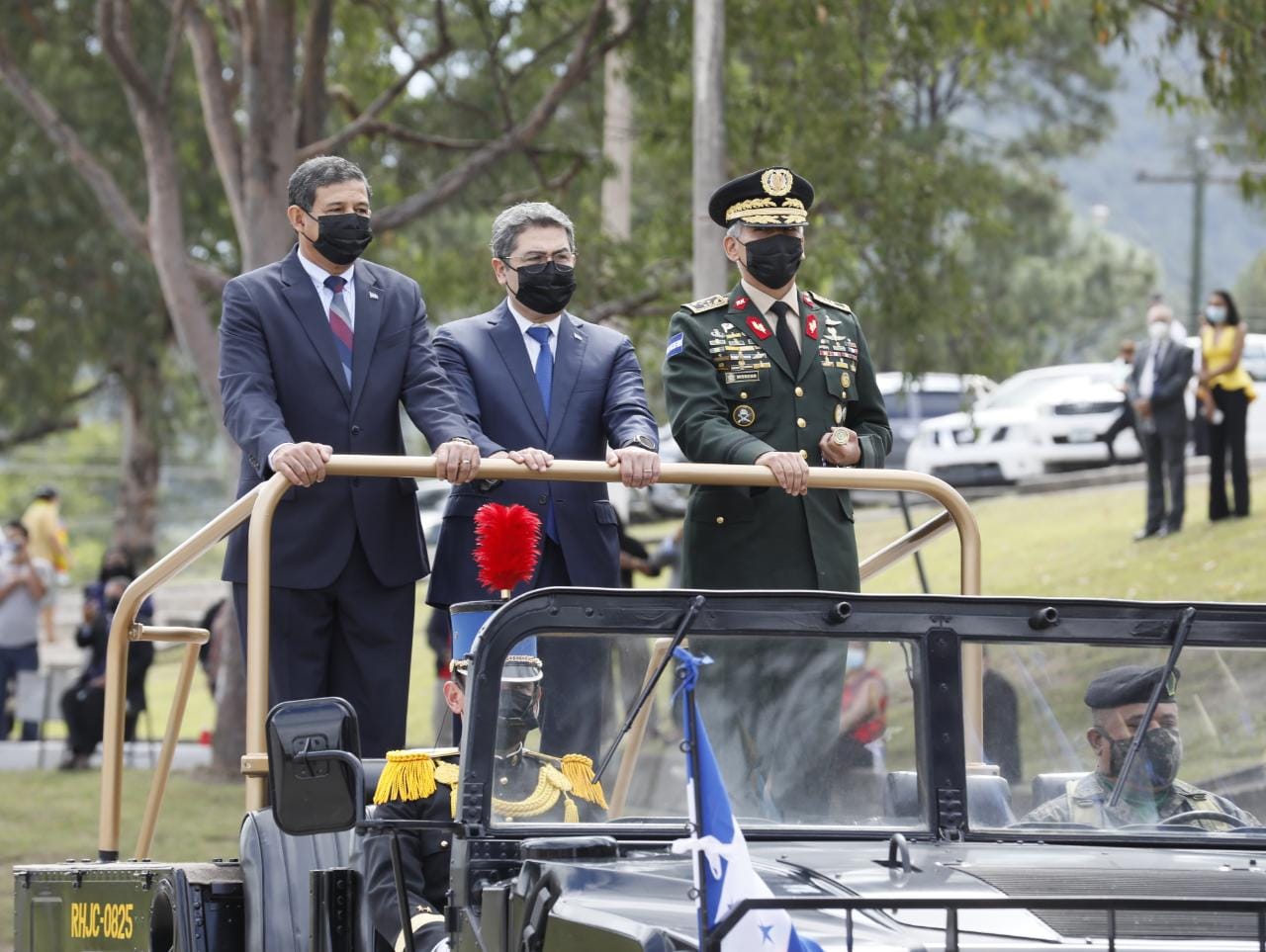Mandatario hondureño destaca trabajo de FFAA durante emergencias por pandemia y tormentas tropicales Mandatario hondureño destaca trabajo de FFAA durante emergencias por pandemia y tormentas tropicales