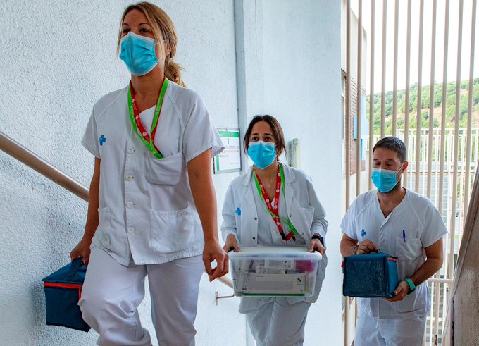 La OMS promete distribuir vacunas a los países pobres en la primera mitad de 2021 La OMS promete distribuir vacunas a los países pobres en la primera mitad de 2021