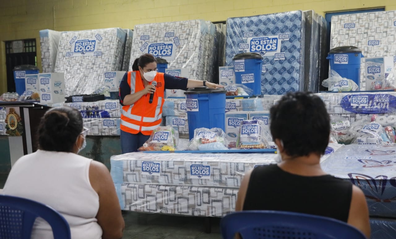 Gobierno entrega paquetes de ayuda humanitaria a familias de Pimienta, Cortés Gobierno entrega paquetes de ayuda humanitaria a familias de Pimienta, Cortés