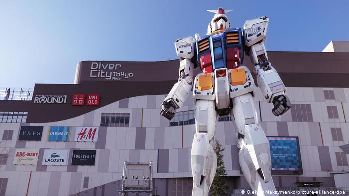 Japón presenta un robot Gundam de 18 metros de altura