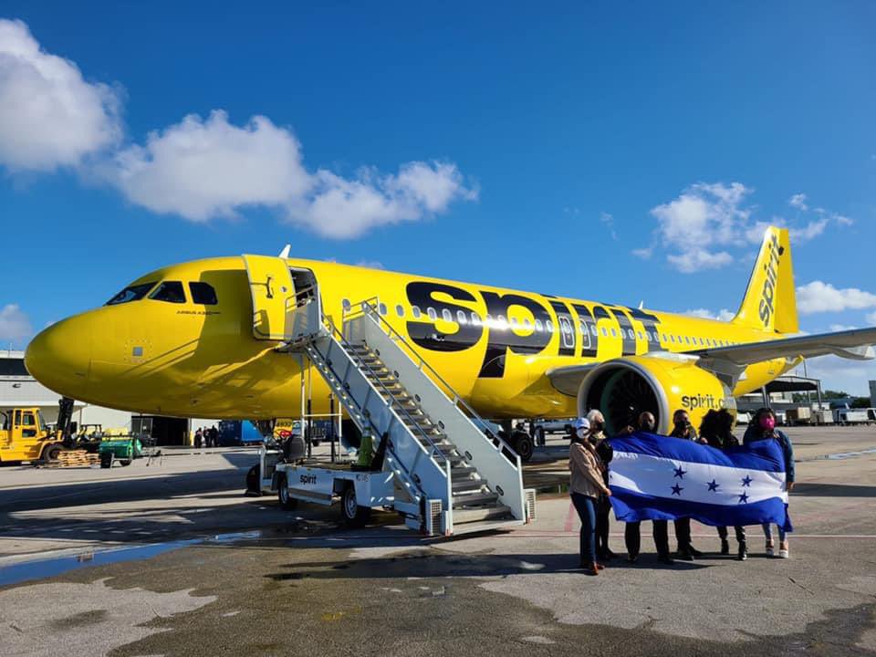 Presidente Hernández agradece a Spirit Airlines y Cruz Roja Americana por ayuda humanitaria para damnificados por Iota y Eta