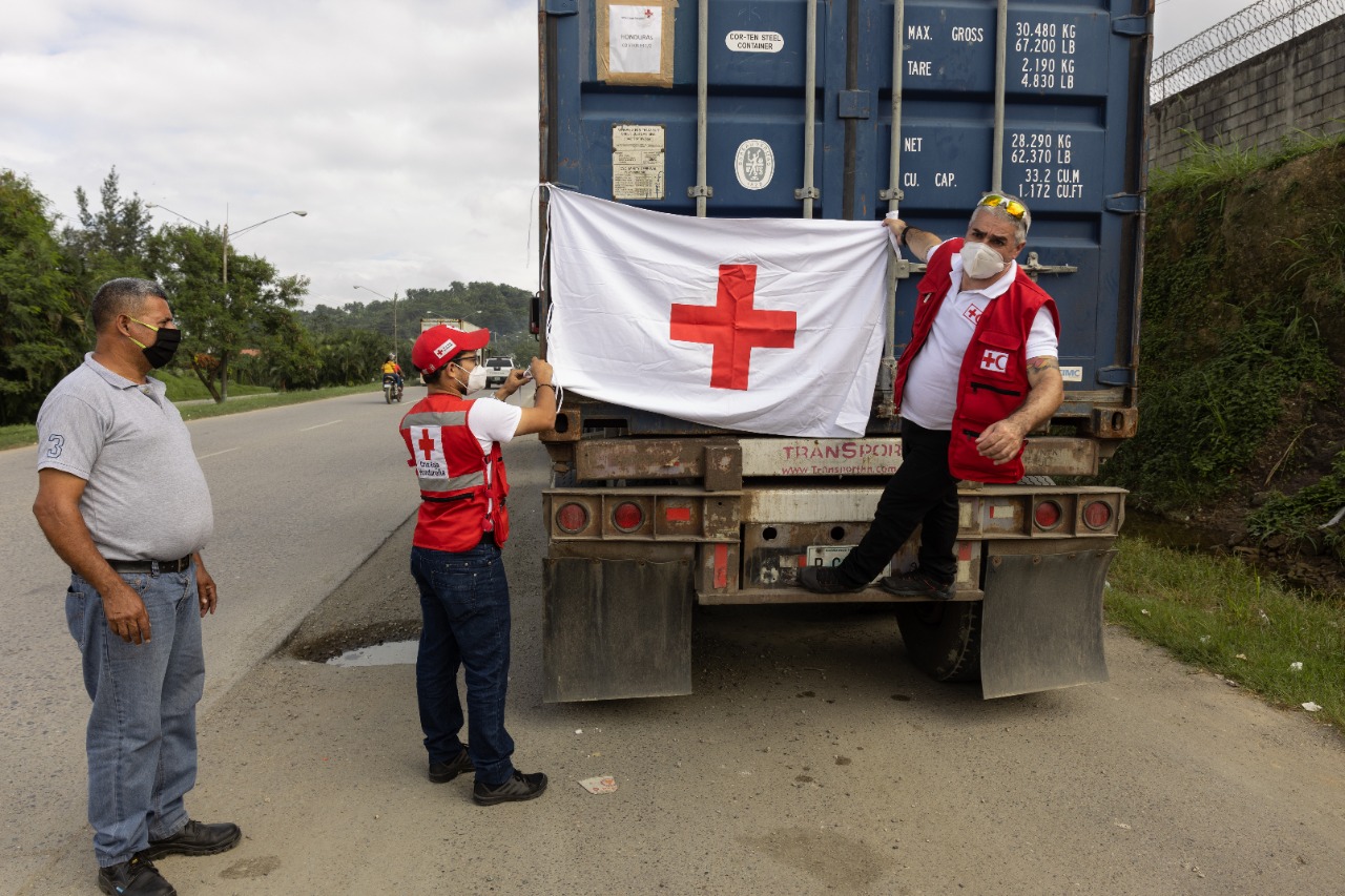 Cruz Roja Francesa envía a Honduras 5,700 kits para refugios Cruz Roja Francesa envía a Honduras 5,700 kits para refugios