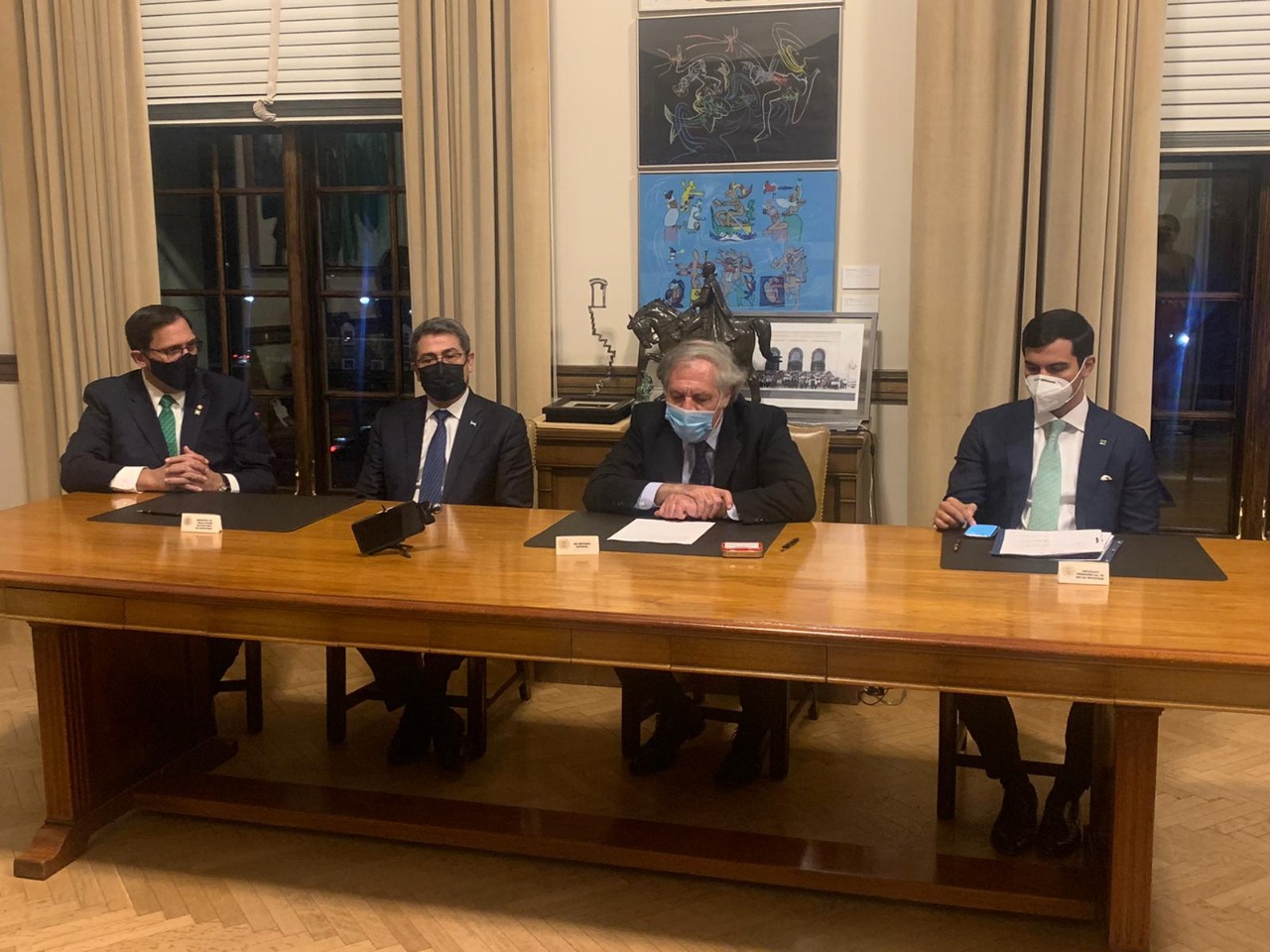 OEA Y programa presidencial Becas 20/20 firman un importante acuerdo