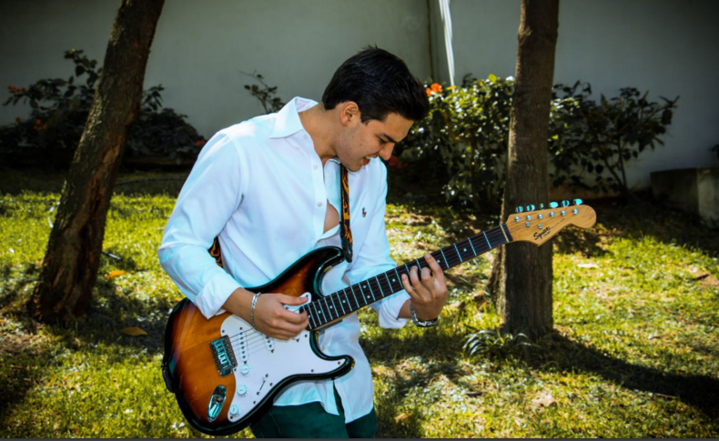 “Castelo” las nueva revelación de la música hondureña “Castelo” las nueva revelación de la música hondureña