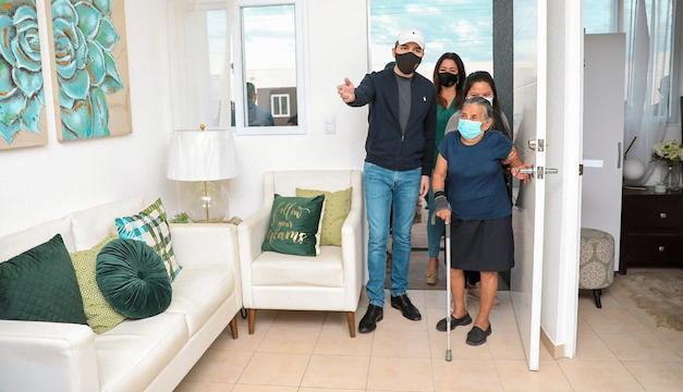 Nayib Bukele dona 252 casas en zona residencial a damnificados por Tormentas