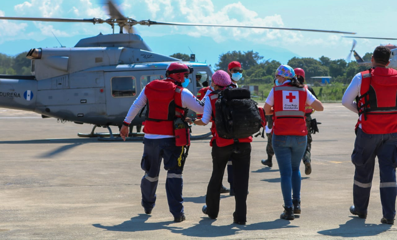 Vocera de la Cruz Roja: «Continuamos atendiendo a los damnificados por inundaciones en el Valle de Sula»