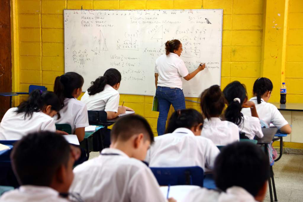 Asegura experto: 160,000 estudiantes puede rescatar “La escuelita”   
