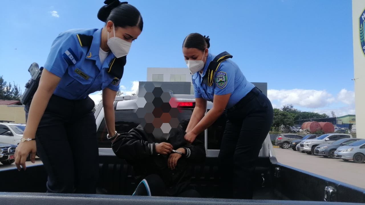 En posesión de 100 envoltorios conteniendo cocaína fue detenida supuesta integrante de la MS En posesión de 100 envoltorios conteniendo cocaína fue detenida supuesta integrante de la MS