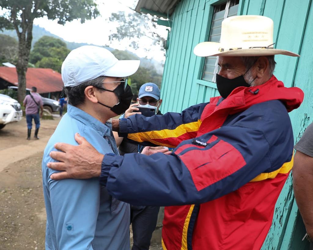 Presidente Hernández constata condiciones de zonas cafetaleras de Santa Bárbara para sacar producción Presidente Hernández constata condiciones de zonas cafetaleras de Santa Bárbara para sacar producción