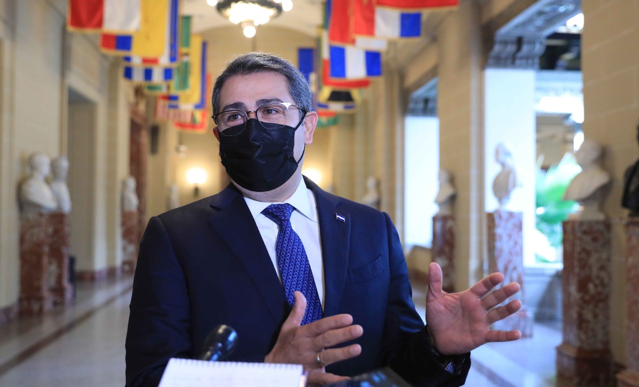 Presidente Hernández presenta ante Bancos Multilaterales en Washington informe de los daños dejados por Eta y Iota Presidente Hernández presenta ante Bancos Multilaterales en Washington informe de los daños dejados por Eta y Iota