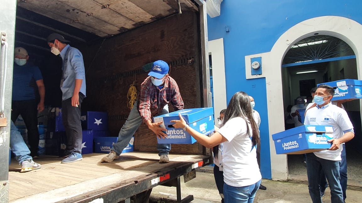 Partido Nacional el primero en entregar planillas de movimientos ante el CNE Partido Nacional el primero en entregar planillas de movimientos ante el CNE