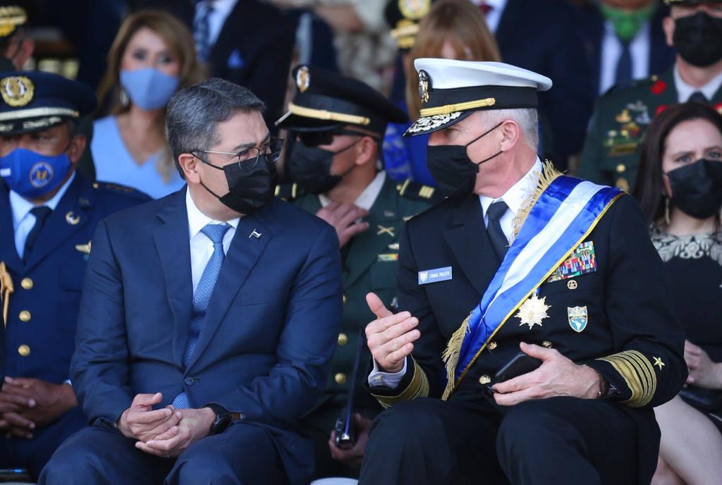 Almirante Craig Faller tras recibir Gran Cruz de las Fuerzas Armadas reconoce la lucha de Honduras contra el narcoterrorismo y corrupción Almirante Craig Faller tras recibir Gran Cruz de las Fuerzas Armadas reconoce la lucha de Honduras contra el narcoterrorismo y corrupción