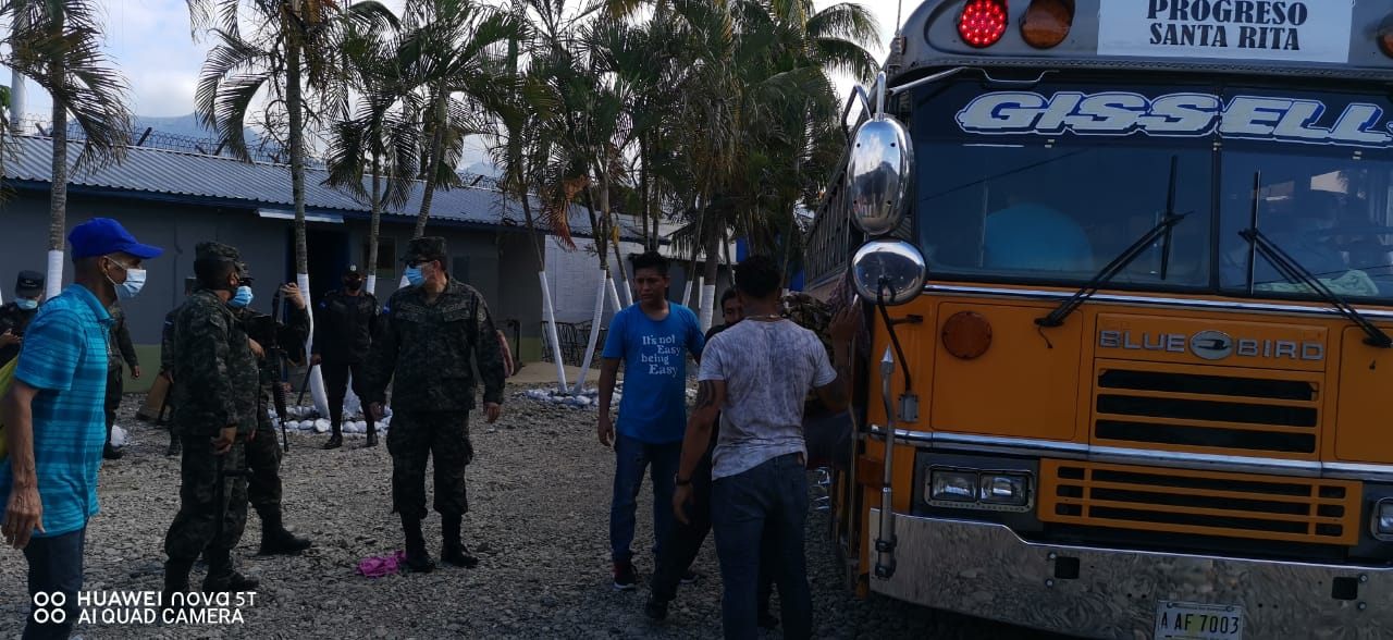 Comienza operación de retorno de privados de libertad al centro penitenciario de El Progreso