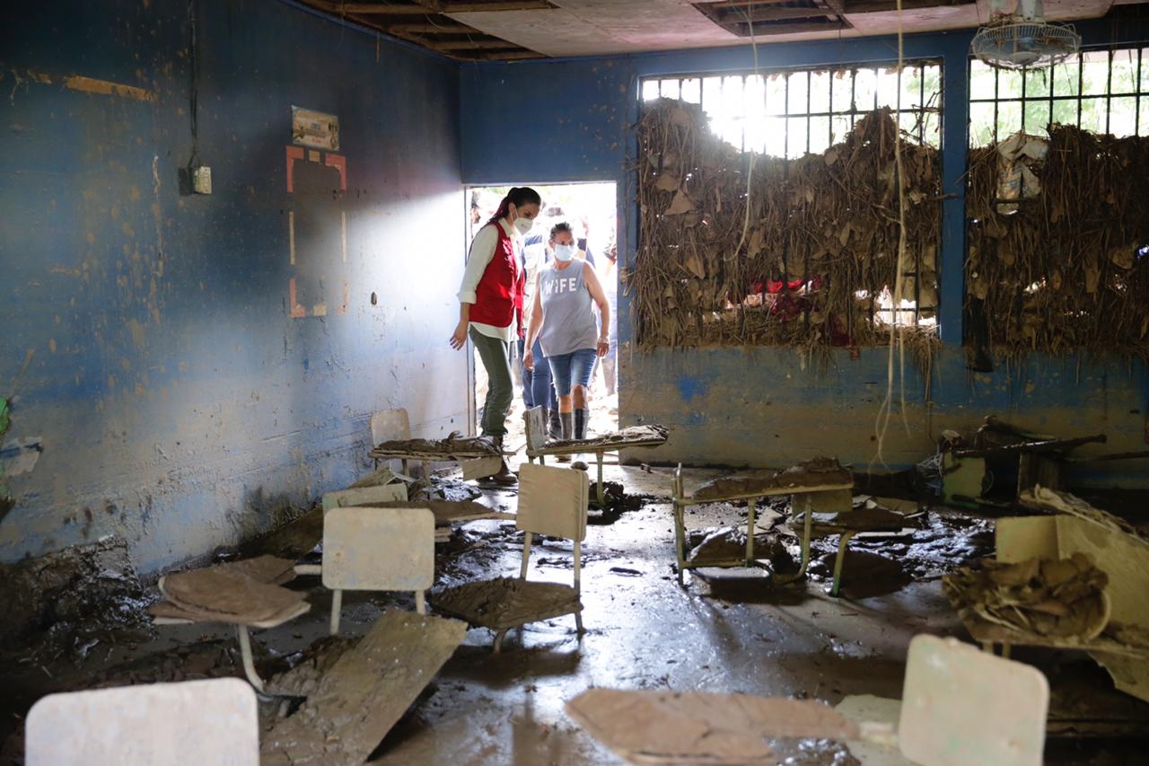 Reina Letizia conoce graves daños ocasionados por Iota y Eta en centros educativos de La Lima Reina Letizia conoce graves daños ocasionados por Iota y Eta en centros educativos de La Lima