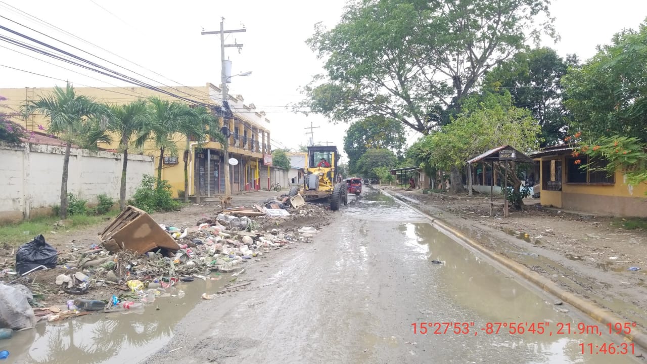 Cerca de 6,000 toneladas de basura se recogieron en colonias Céleo Gonzáles y Rivera Hernández de SPS Cerca de 6,000 toneladas de basura se recogieron en colonias Céleo Gonzáles y Rivera Hernández de SPS