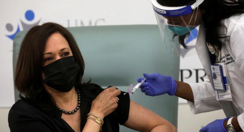 Vicepresidenta electa  de EEUU, Kamala Harris recibe vacuna anti-Covid19