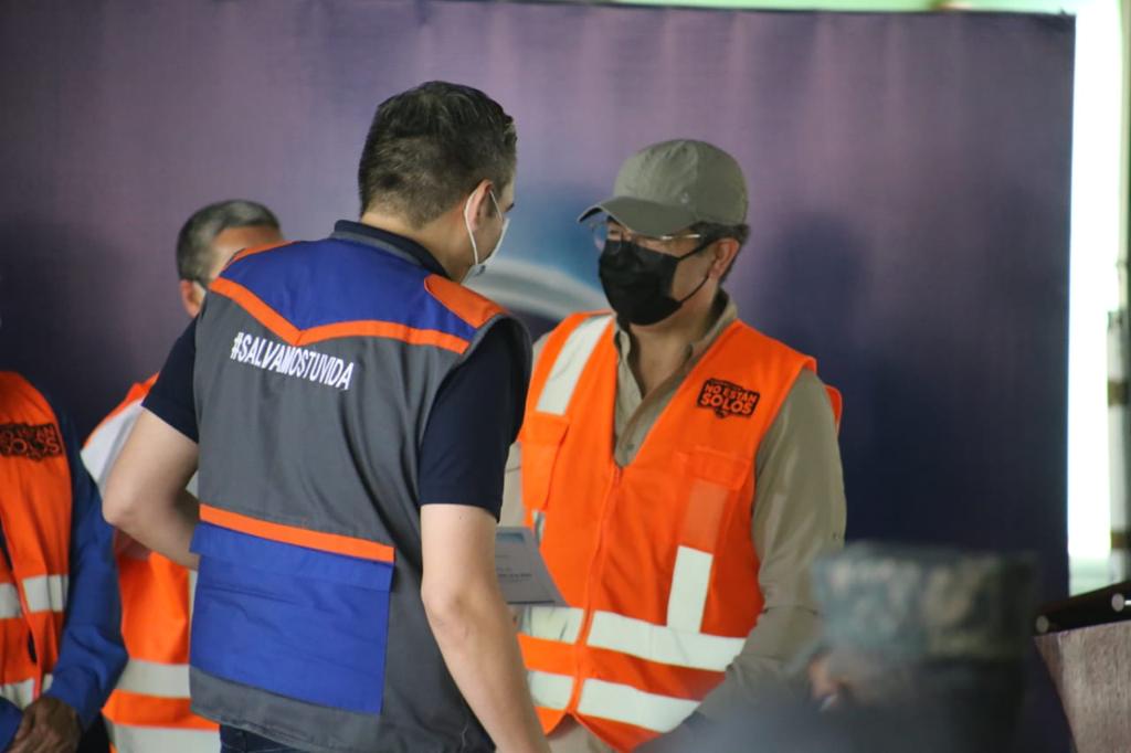 Presidente Hernández brinda merecido reconocimiento a hondureños que ayudaron a compatriotas durante azote de tormentas Presidente Hernández brinda merecido reconocimiento a hondureños que ayudaron a compatriotas durante azote de tormentas