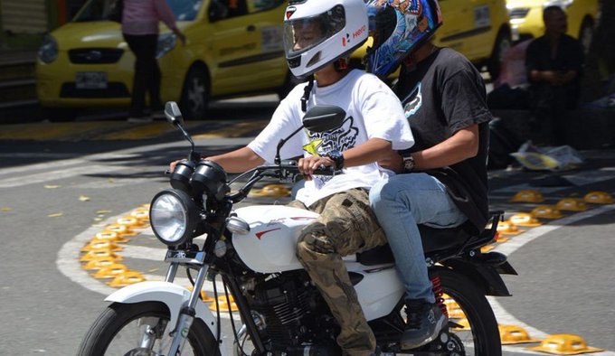 Congreso Nacional deroga Ley que prohibía que dos hombres circulen en moto Congreso Nacional deroga Ley que prohibía que dos hombres circulen en moto