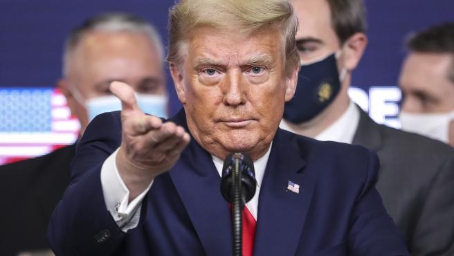 Trump firma proyecto de ley que podría eliminar a compañías chinas de índices accionarios de EU Trump firma proyecto de ley que podría eliminar a compañías chinas de índices accionarios de EU