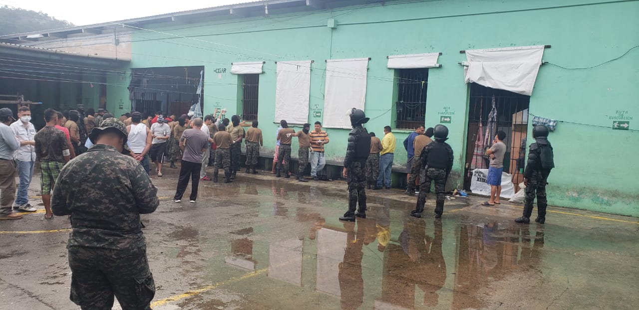 Decomisan una fuerte cantidad de dinero en Centro Penal de la zona norte Decomisan una fuerte cantidad de dinero en Centro Penal de la zona norte