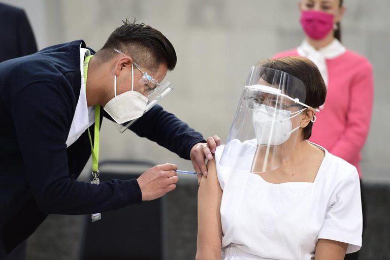 México comenzó a aplicar la vacuna de Pfizer contra el Coronavirus al personal de salud