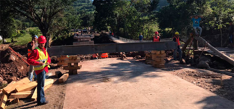 Puente Bailey que facilitará comunicación entre seis municipios de Santa Bárbara y Lempira, estará listo antes de final de año