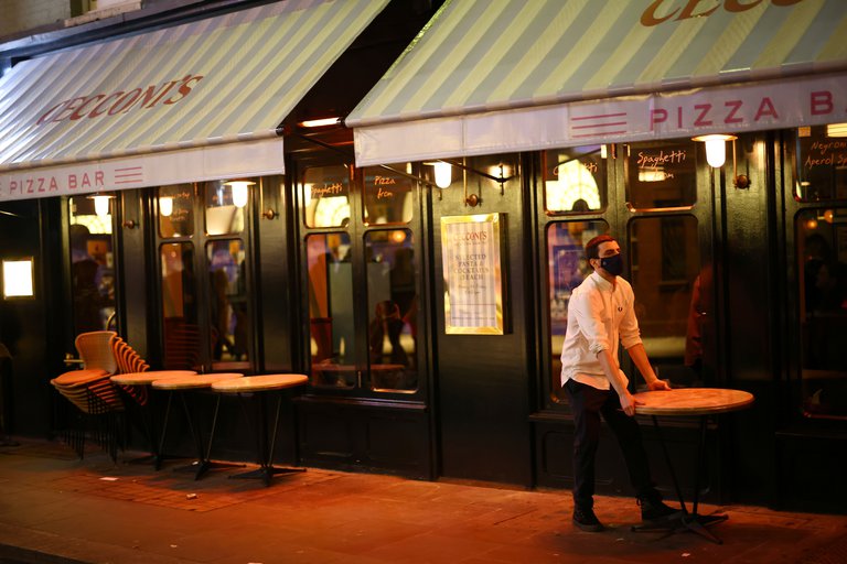 Londres volvió a cerrar cines, teatros y restaurantes por el incremento de casos Londres volvió a cerrar cines, teatros y restaurantes por el incremento de casos