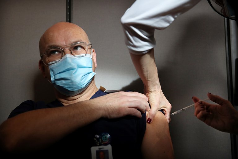 Más de medio millón de personas en EEUU recibieron la vacuna contra el Coronavirus Más de medio millón de personas en EEUU recibieron la vacuna contra el Coronavirus