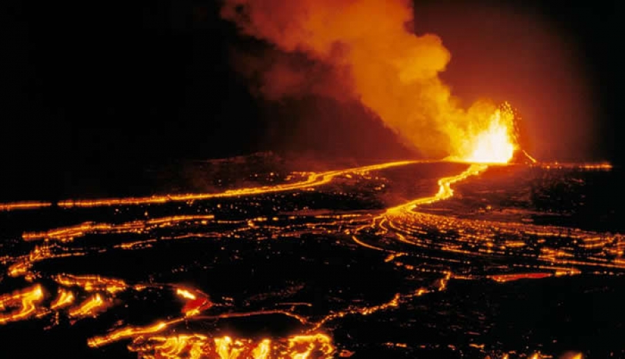 Volcán en Hawai entra en erupción luego de una serie de sismos Volcán en Hawai entra en erupción luego de una serie de sismos