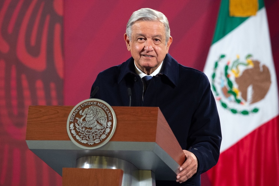 AMLO anunció que el lunes cerrará un acuerdo con Sinovac por 1 millón de vacunas contra la Covid-19 AMLO anunció que el lunes cerrará un acuerdo con Sinovac por 1 millón de vacunas contra la Covid-19