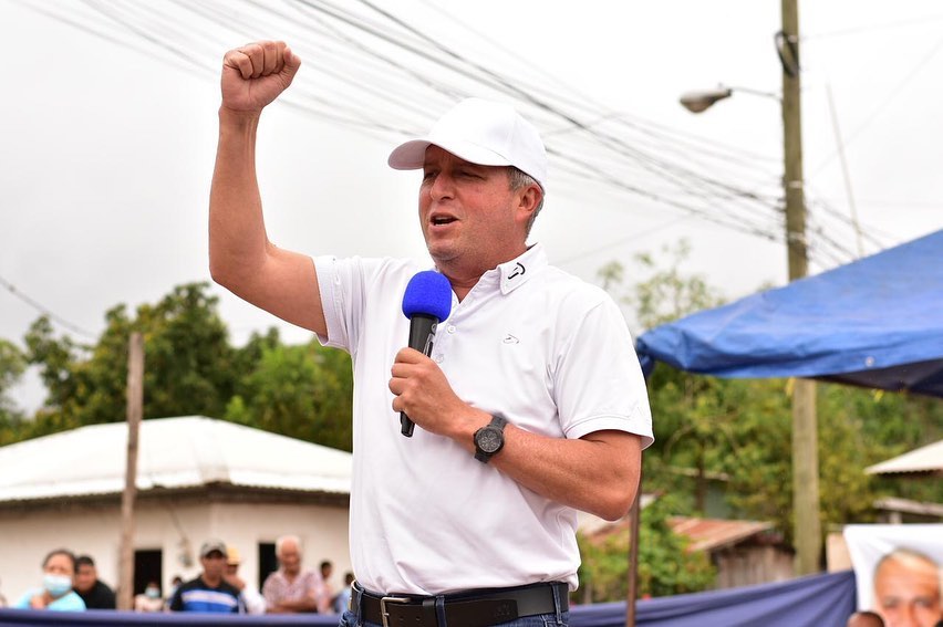 Ricardo Álvarez: «Con Mauricio Oliva tenemos claro que hay que apoyar a las municipalidades» Ricardo Álvarez: «Con Mauricio Oliva tenemos claro que hay que apoyar a las municipalidades»