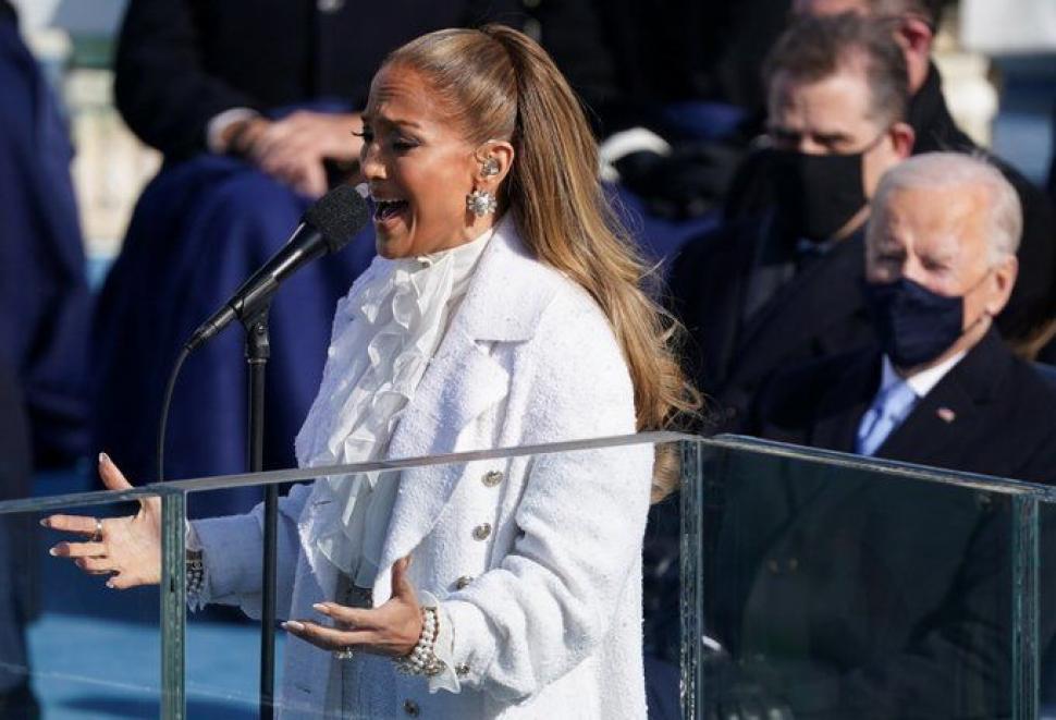 J-Lo recita el juramento de lealtad en español en la investidura de Biden