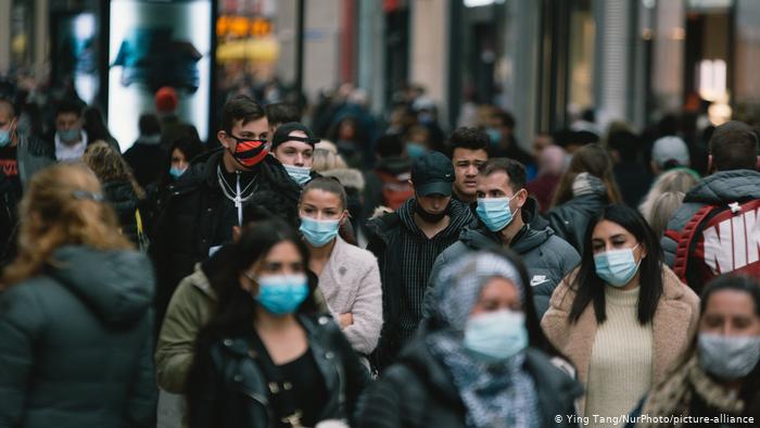 Contagios por COVID-19 superan los 83.4 millones en el mundo a inicio del 2021