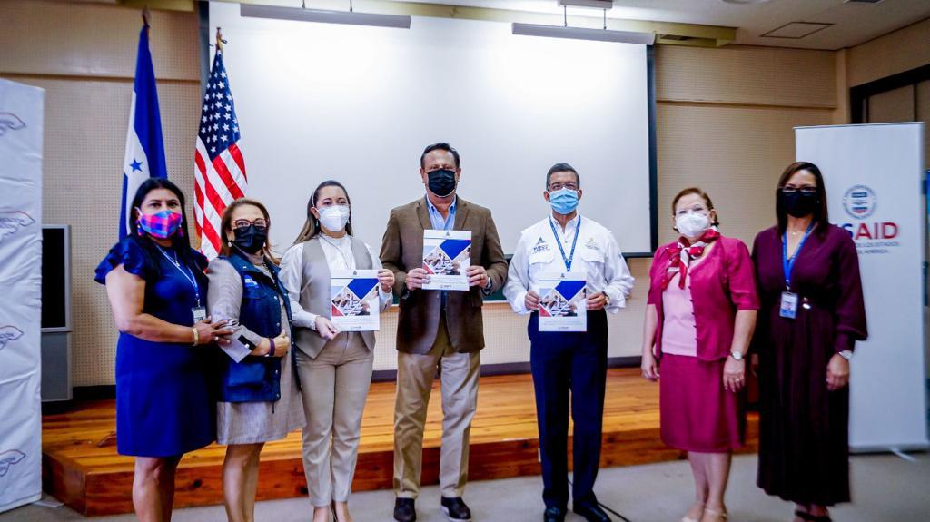 Presentan protocolos de bioseguridad para la prevención de la COVID-19 en centros educativos Presentan protocolos de bioseguridad para la prevención de la COVID-19 en centros educativos