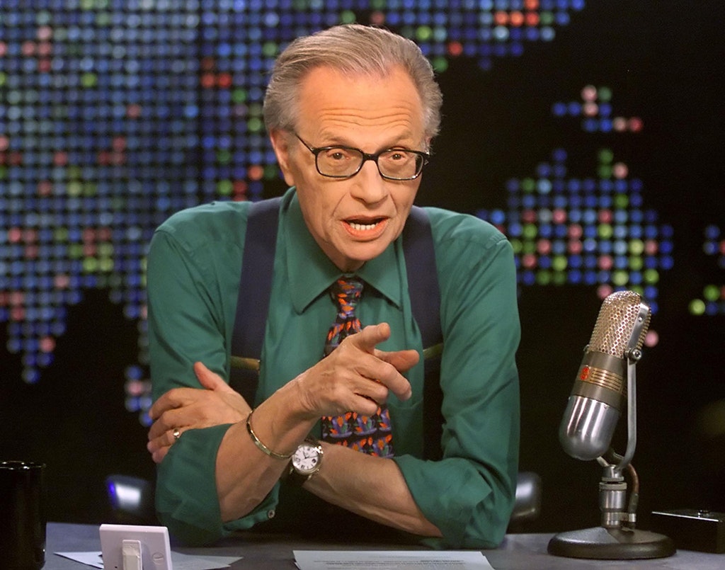 El presentador Larry King, fue hospitalizado por Covid-19