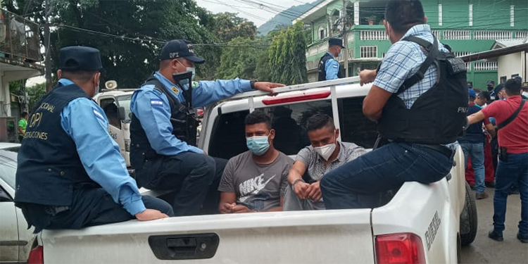 Capturan a cuatro policías implicados en la muerte de un hombre en la zona norte del país