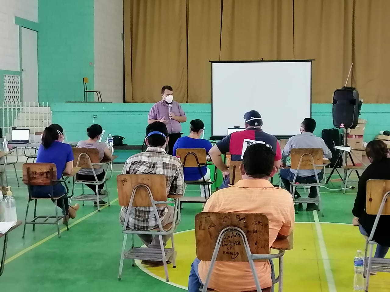 Como víctimas se declaran el comisionado del RNP Oscar Rivera y supervisora del proyecto enrólate señalados de corrupción Como víctimas se declaran el comisionado del RNP Oscar Rivera y supervisora del proyecto enrólate señalados de corrupción