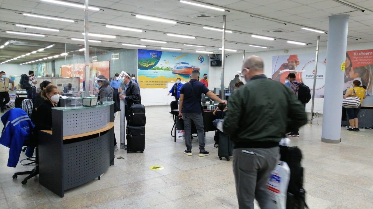 Migración aumenta cabinas de control en el Aeropuerto Ramón Villeda Morales Migración aumenta cabinas de control en el Aeropuerto Ramón Villeda Morales